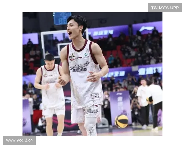 CBA全明星周末:邹雨宸斩获正赛MVP、陈登星飞跃七人加冕“扣篮王” CBA全明星周末:邹雨宸斩获正赛MVP、陈登星飞跃七人加冕“扣篮王”